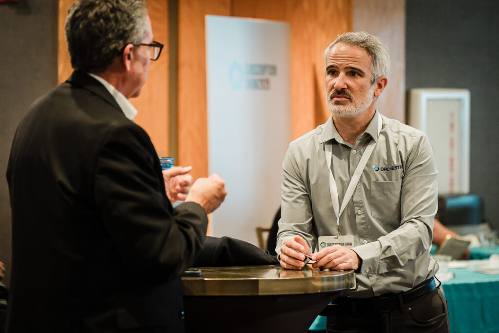 networking-conversation-between-attendees-at-business-event-by-alex-kaplan-photography