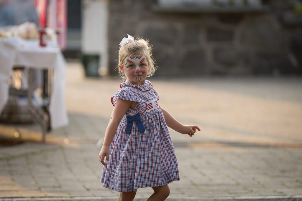 Children playing with colorful parachute at The Apawamis Club Labor Day BBQ photographed by Alex Kaplan
