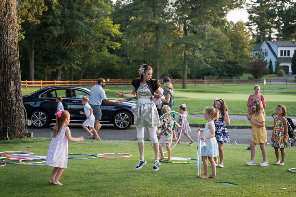 Stilt walker entertainer with children at The Apawamis Club photographed by Alex Kaplan