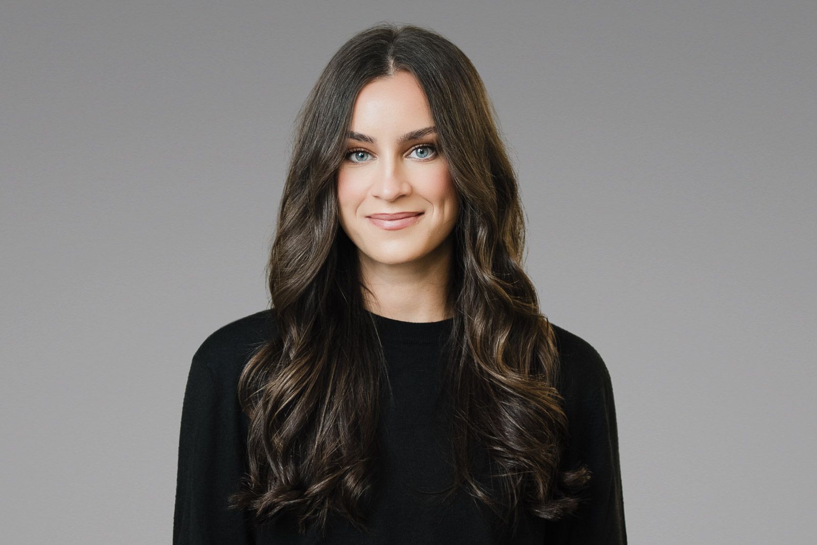 Clean modern LinkedIn headshot of professional photographed in Northern New Jersey by Alex Kaplan Photography